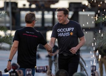 Are SpaceX and Apple Working Together for the New iPhone 14 Satellite Feature?