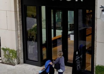 Peloton’s new ad stars nude Chris Meloni promoting its app