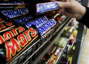 Snickers kicks off NFL season with a hunt for ‘rookie mistakes’