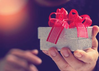 Financial concerns threaten the 2023 holiday shopping season