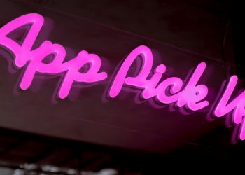 Omnichannel Marketing: 7 Examples to Improve Customer Experience