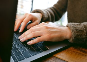 How to Make a Company Blog That Turns Readers Into Customers