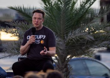 Elon Musk ‘Chief Twit’ Visits Twitter HQ Ahead of Deal Deadline