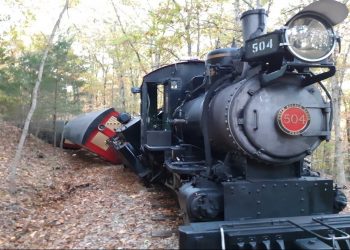 Missouri Silver Dollar City Train Derailment Leaves 7 Hospitalized