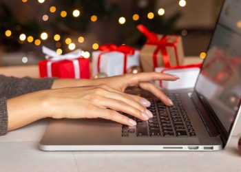 4 Things You Can Do To Truly Disconnect From Work Over The Holidays