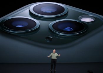 Top Apple Exec Leaves Twitter, Signaling Potential Trouble