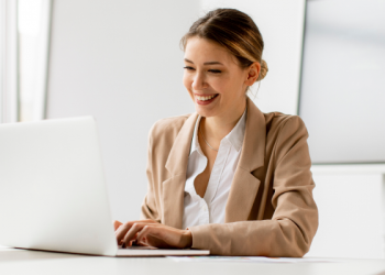 The Top 8 Benefits of an LMS for Businesses of Any Scale