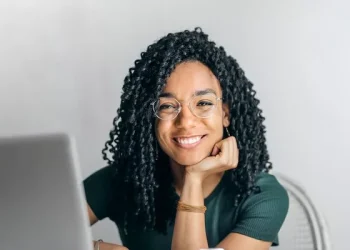 How to Outsource Social Media Marketing for Positive ROI