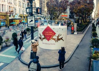 Bath & Body Works drops 10-foot candle to help holiday shoppers unwind