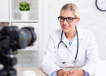 Why Every Doctor Needs a Social Media Presence (And How to Build It!)