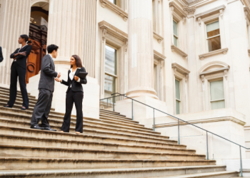 Why & How Should Lawyers Utilize Social Media Marketing Strategies?