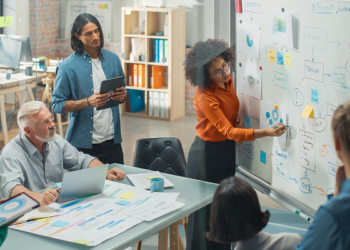 5 Strategies To Land More Ecommerce Clients in 2025