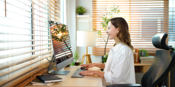 SEO Freelancer vs In-House: Choosing for Long-Term ROI