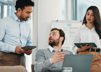 Cold Email vs LinkedIn Outreach: Which Performs Better in 2026?