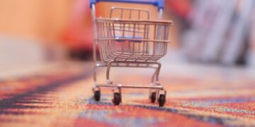 AI shopping tools are widely used, but prompts remain a hurdle