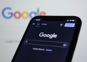 Google leads AI discovery as ChatGPT dominates LLM referrals