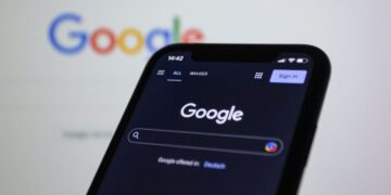 Google leads AI discovery as ChatGPT dominates LLM referrals