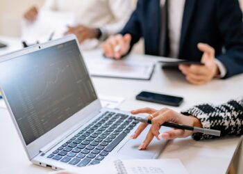HR leaders less confident than C-suite on AI’s workplace impact