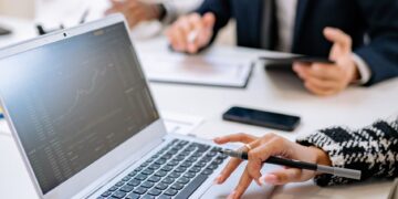 HR leaders less confident than C-suite on AI’s workplace impact
